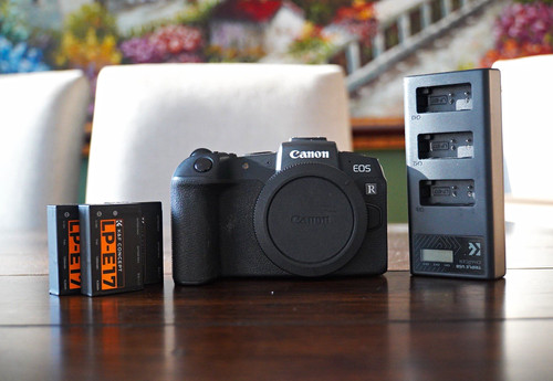 Canon eos 2mp mirrorless - rp,